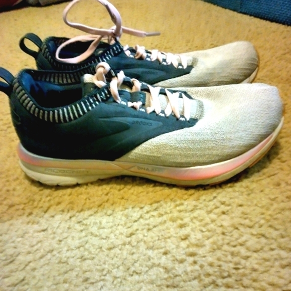 Brooks Ricochet Womans 7.5 Energize Natural Sneakers - Picture 8 of 11